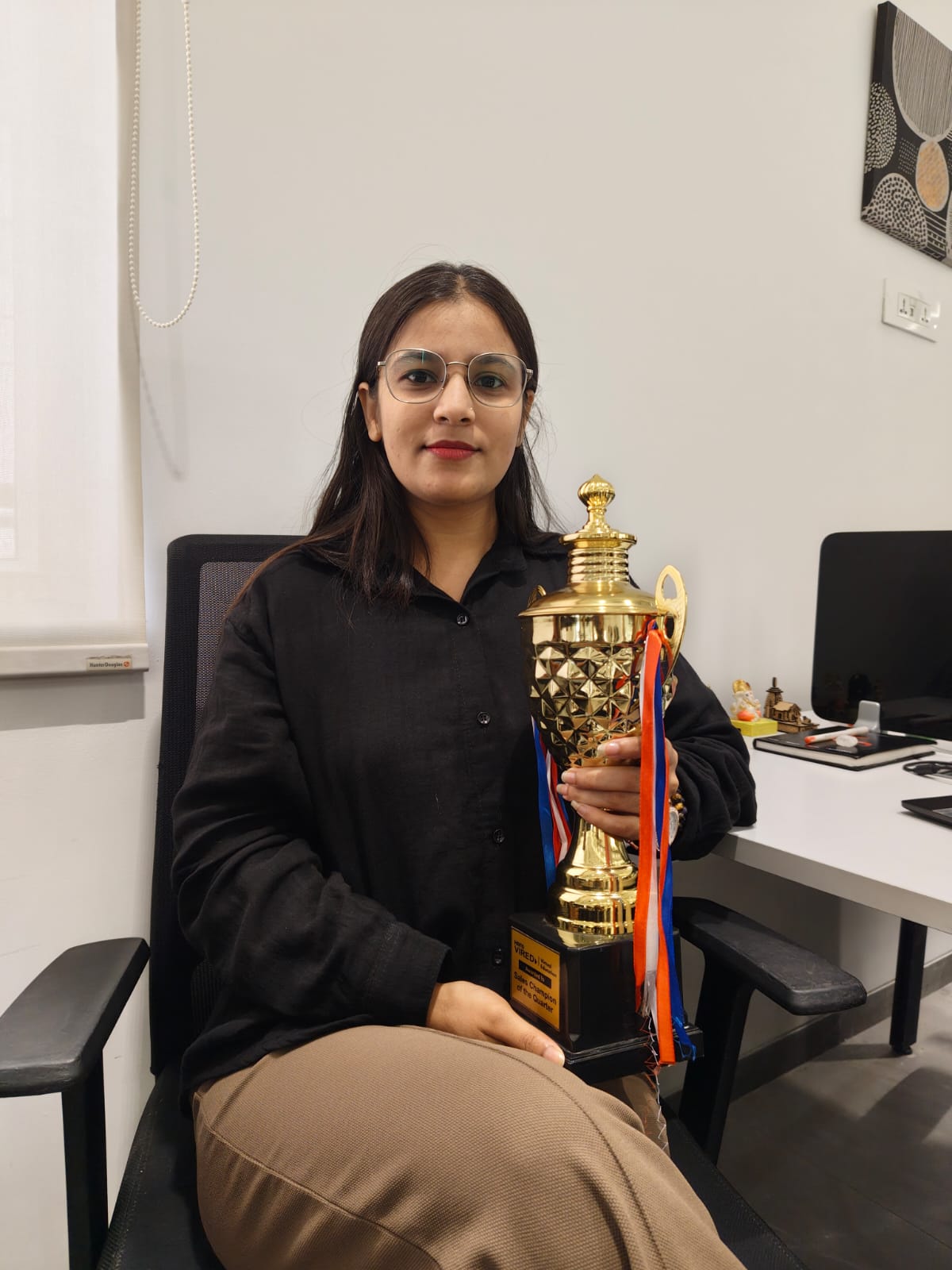 Bhawna Sharma with Sales Champion Trophy